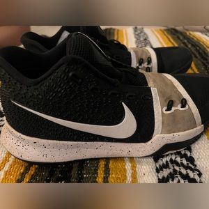 Nike Kyrie Zoom 3 size 8